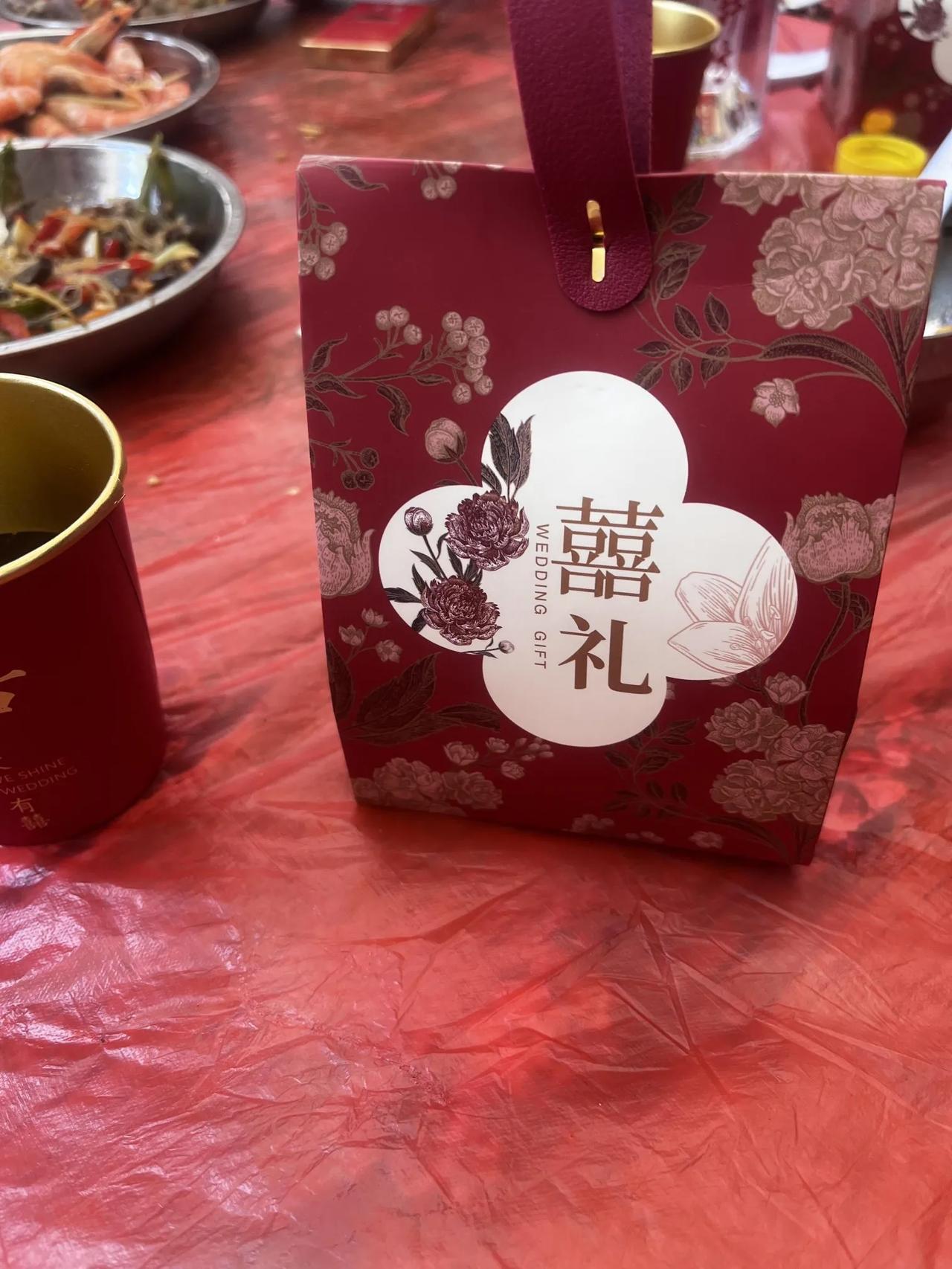 30岁老师真的嫁不出去了吗？
今天和我厂里师傅聊天，
他女儿在赣州做老师，接近3