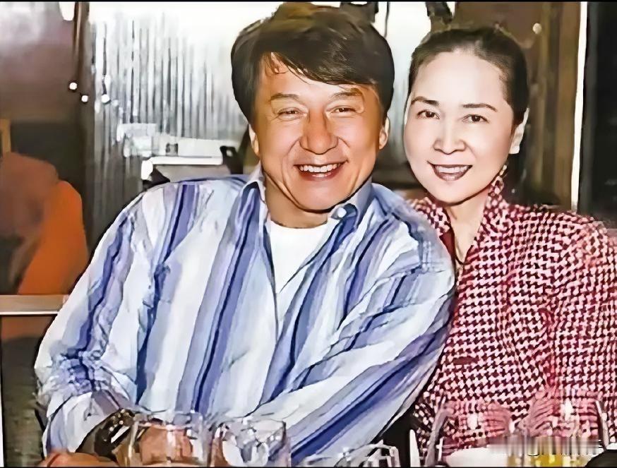 1999 年的一个深夜，吴绮莉带着孕检单找到成龙，却等来对方冰冷的一句 “打掉吧