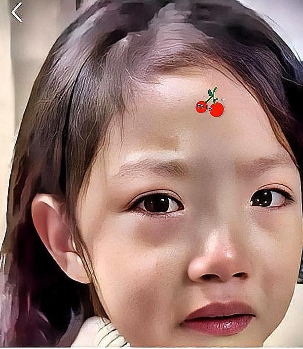 小女孩这次语文考试得了99分，妈妈问怎么丢了那一分呀？

小女孩说“饺”字只会“