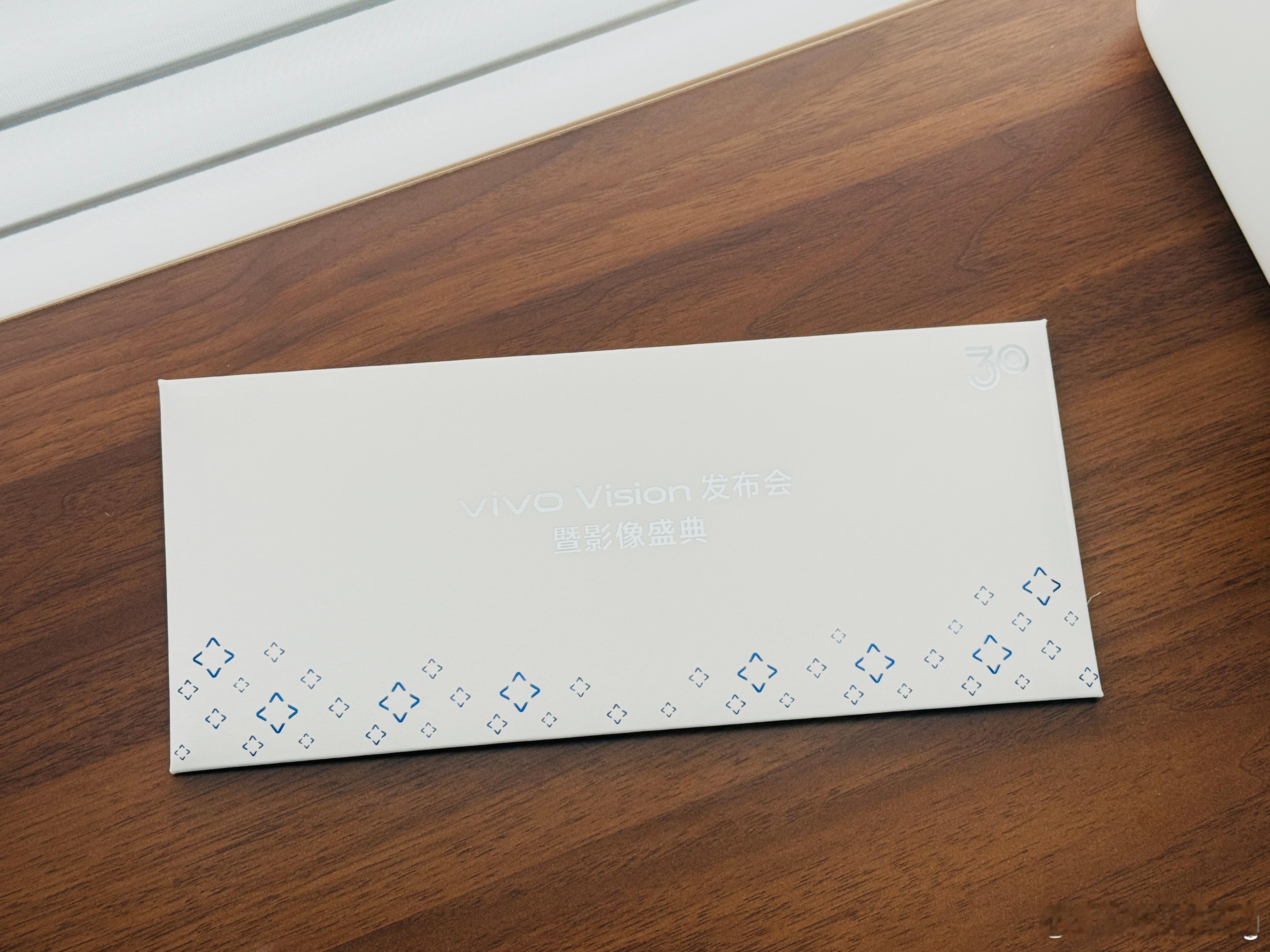 vivo已经30岁了，这次带来一款意义非凡的产品vivo  Vision，全新赛