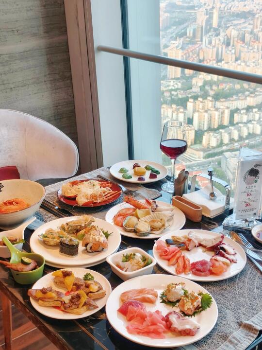 南宁｜79层高空遇见贵州风味！🌄🍴