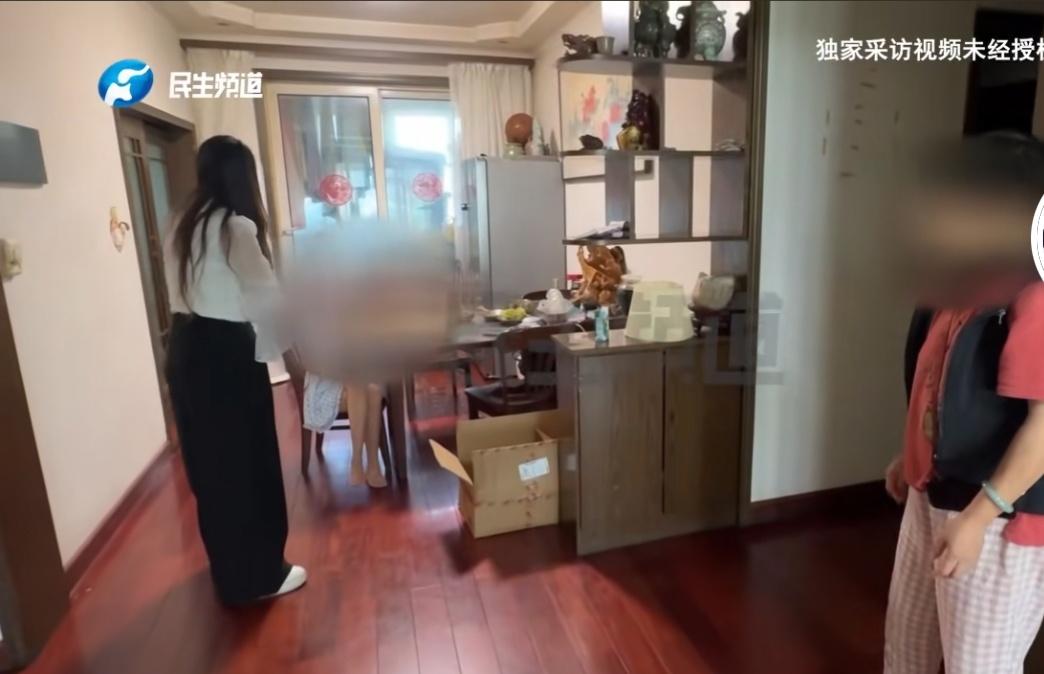 终于搞清楚了
为什么她那么执迷？
原来当局者迷就藏在细节里

父母急得崩溃，她刚
