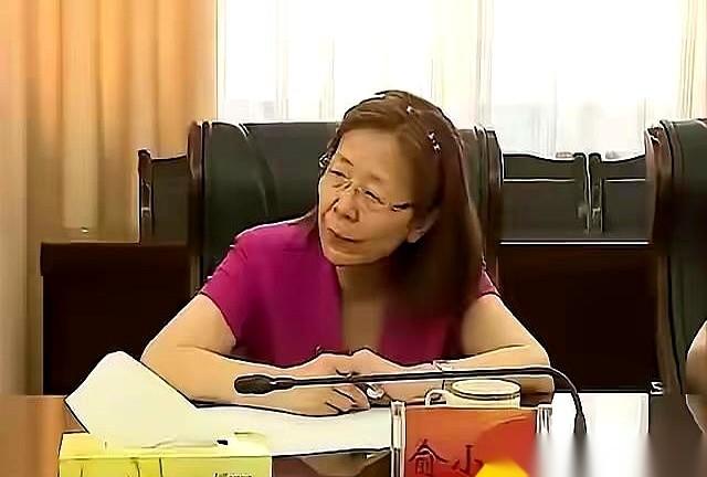 6月12号，一条官方通报下来，人保集团前副总裁俞小平被查了。
狠的是，这人退休都