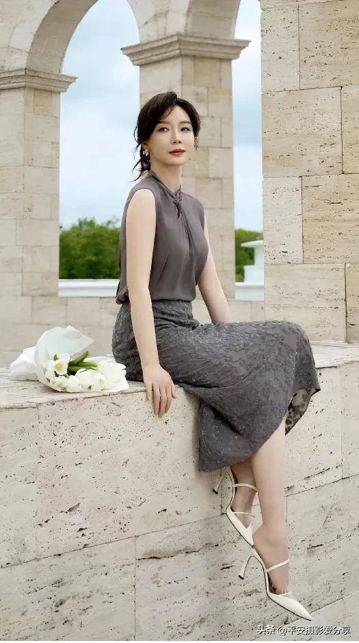 陈数老师——梦中情师陈数妈妈 萧雅俞梅 你眼里，女人最大的魅力是什么 美以为何难