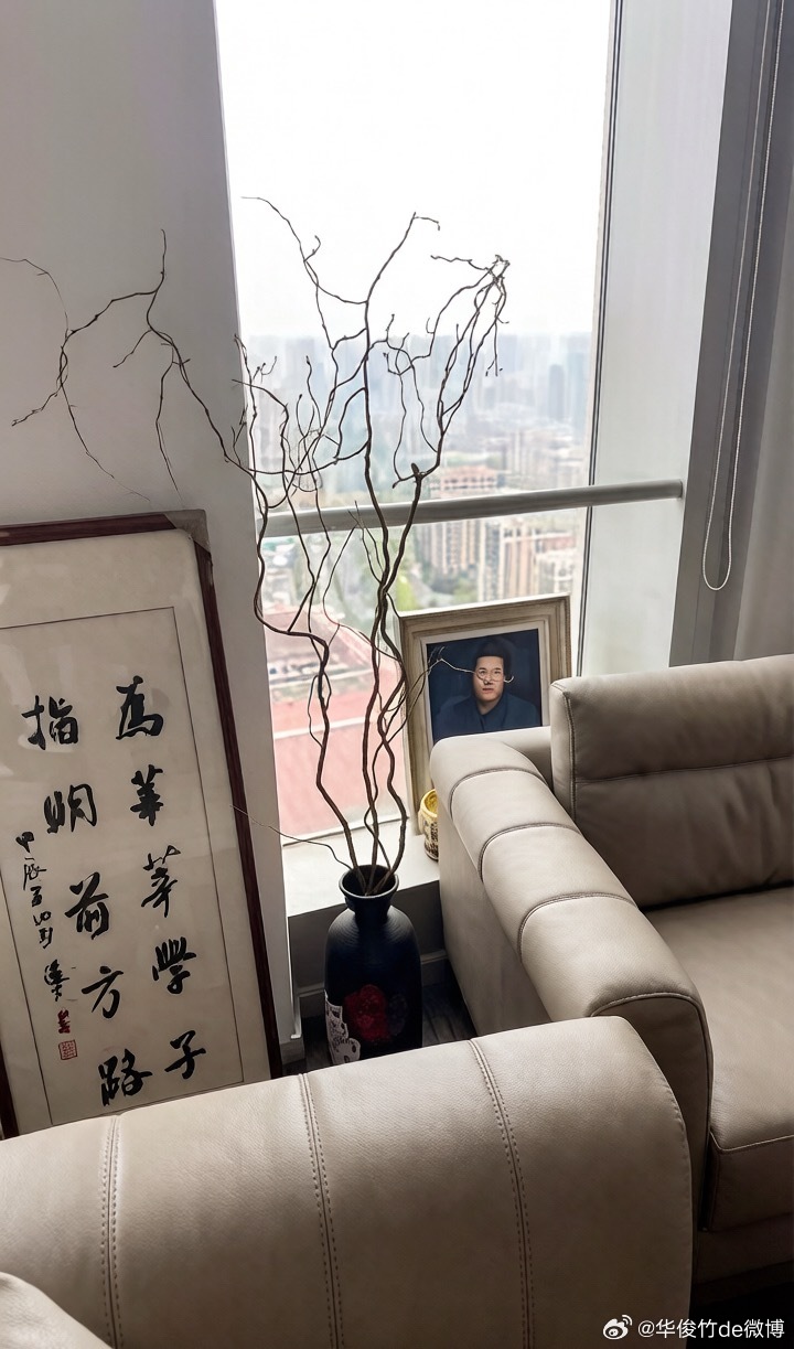 张老师的办公室！为莘莘学子，指明前方路。 