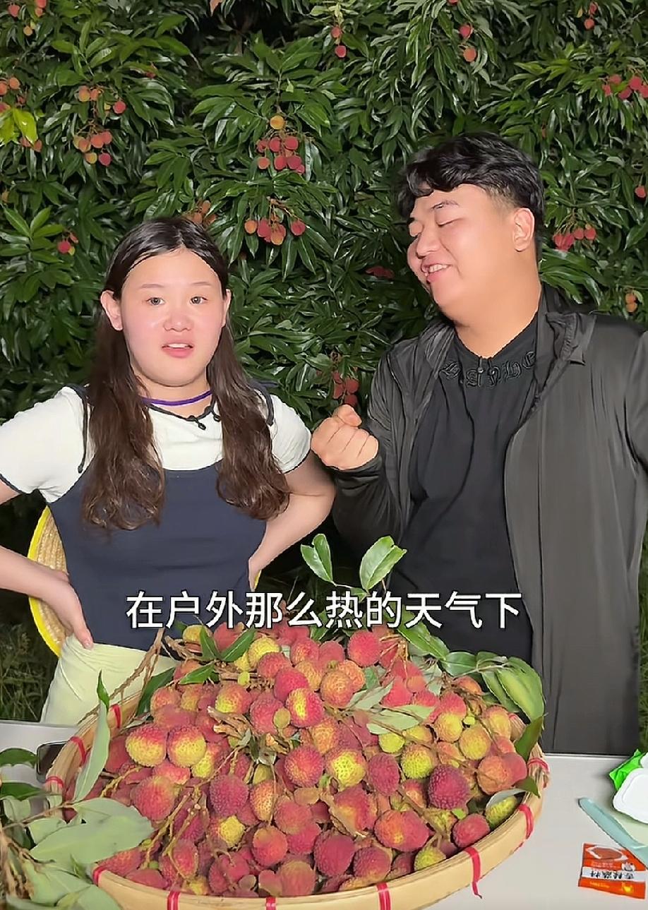 奥运冠军张家齐退役后，和全红婵哥哥一起直播买荔枝。

看到这一幕，令我最佩服的人
