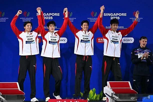 拿过奥运金牌、铜牌，唯独缺银牌，也是补上了
顺哥好厉害，11年就游接力了，现在还