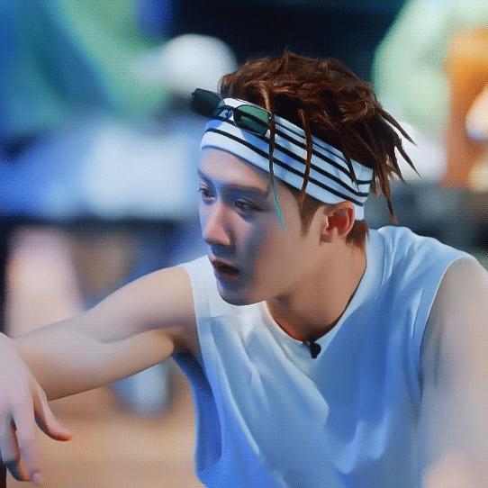 因为新歌限免，所以我已经和很多朋友打好招呼，都来品评，且没事就多播放，举手之劳，