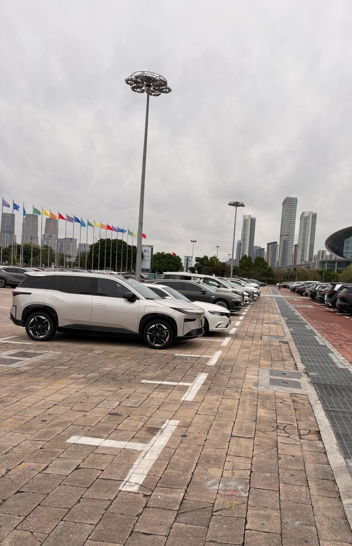 说句实在话，丰田的车除了雷克萨斯的外观比较好看，其他的车的外观真的是比较普通。