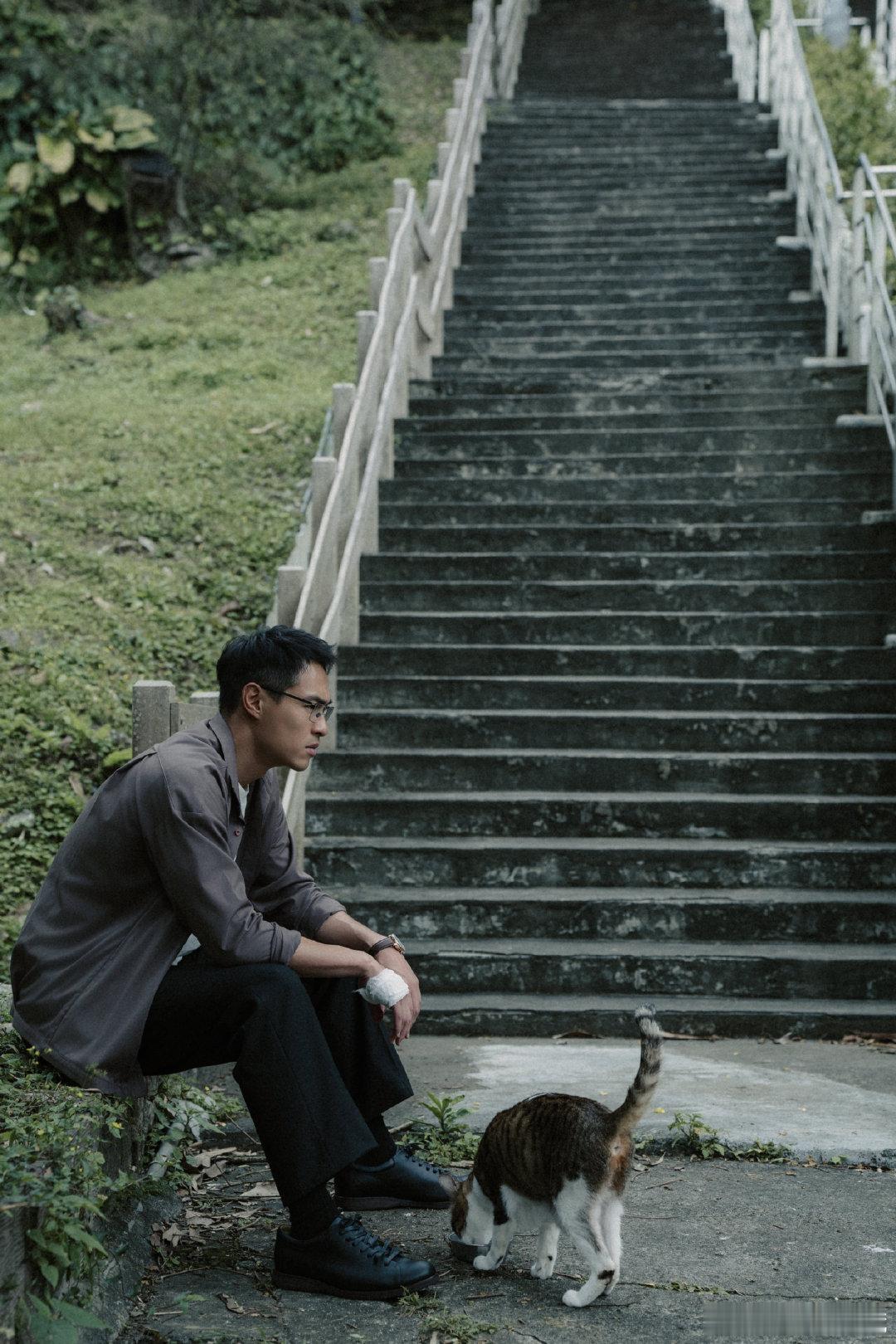 《人浮于爱》本周剧情信息量超大，饰演的顾厚泽每一次出场都自带张力，没说透的暧昧、