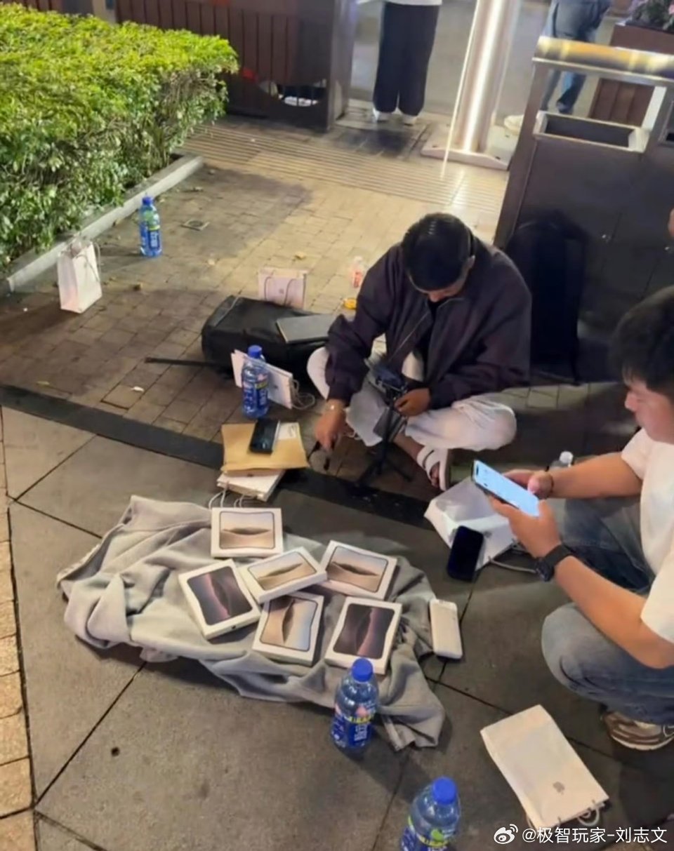 苹果折叠机让黄牛亏到没裤子iPhone Duo这波适配倒是影响不大，毕竟ios的