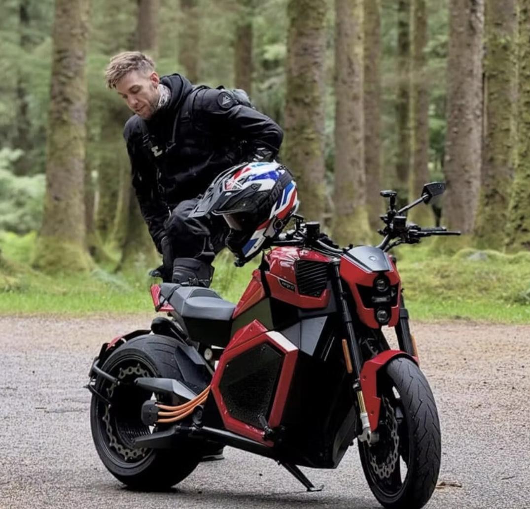 真正固态电池上车了？！全球第一块量产固态电池诞生！

芬兰一家小公司Donutl