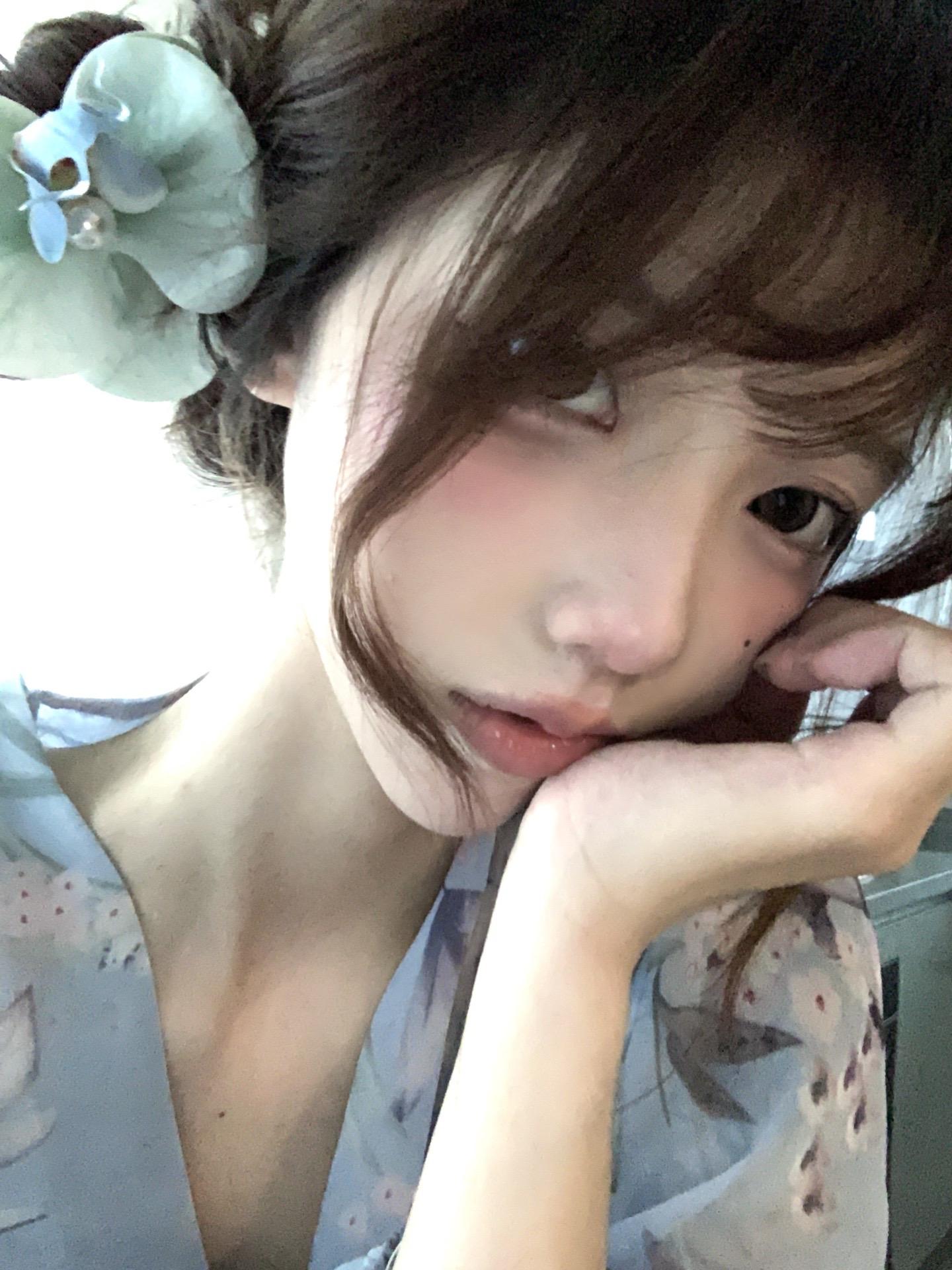还记得最初 你总是这样歪着头听我讲话
