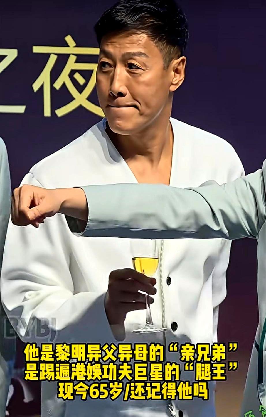你敢信？
当年那个指着所有人鼻子骂“在座各位都是垃圾”的嚣张男，现实里居然跟天王