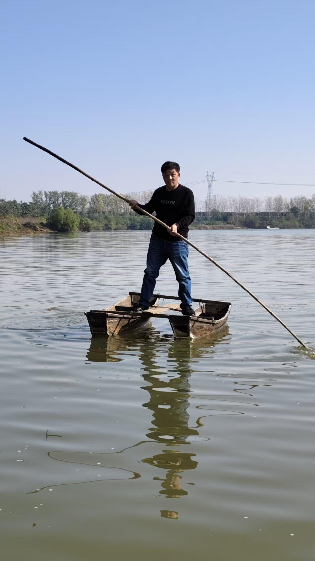 撑船越东洋，
拔“苗”除祸殃。