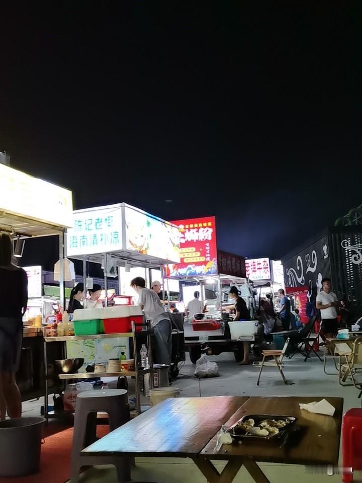 你平时会亲自下厨吗天天做饭给孩子吃，这就是平民百姓的生活吧！！！今晚偷懒，出来吃