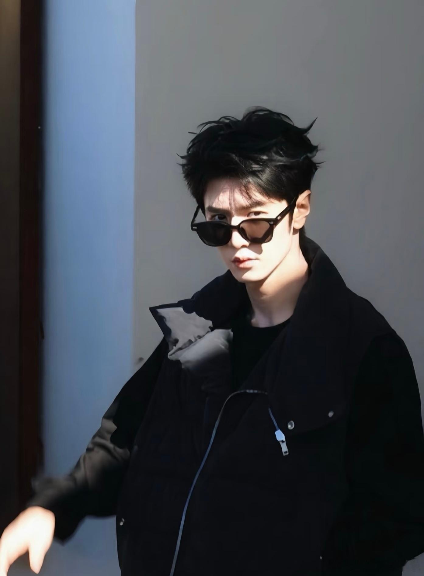 陈哲远来现在就出发走秀了现在就出发 陈哲远的走秀真的太震撼了，气场瞬间爆棚，感觉