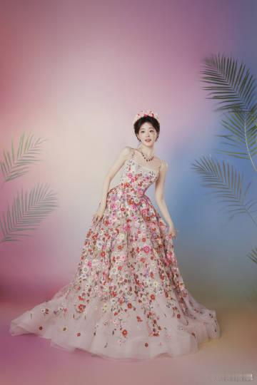 祝绪丹完全花花公主祝绪丹这个花仙子美到我了蓬松裙摆自带童话感 ​​​