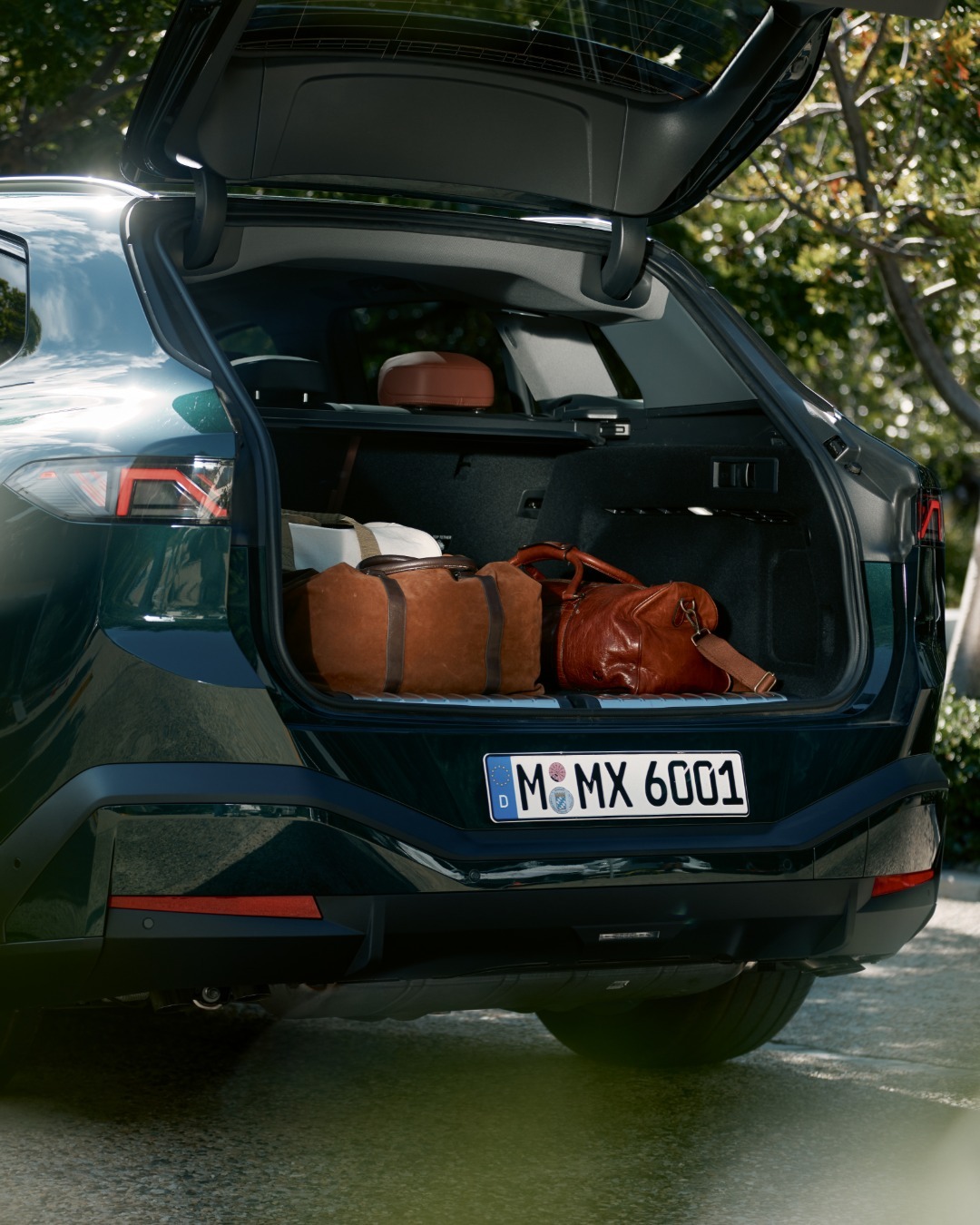 全新BMW X5的外放设计美学，双X造型的凌厉前大灯，将这种张扬与霸气诠释得淋漓