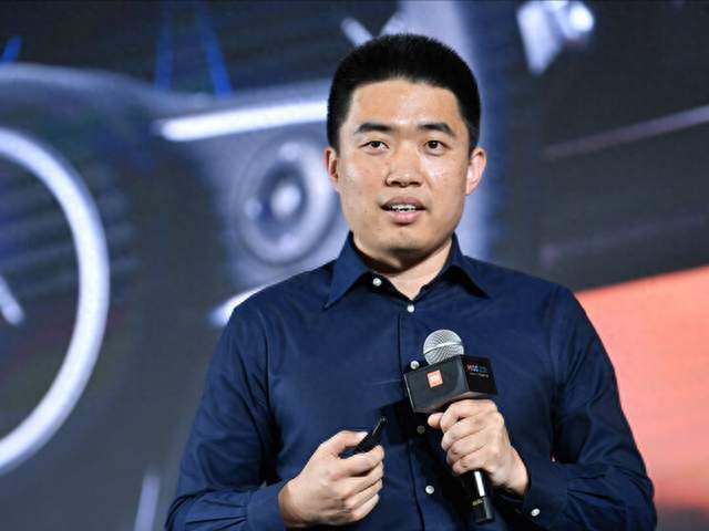 削尖了头造电车！嘴上说着不要，李想的身体却很诚实？