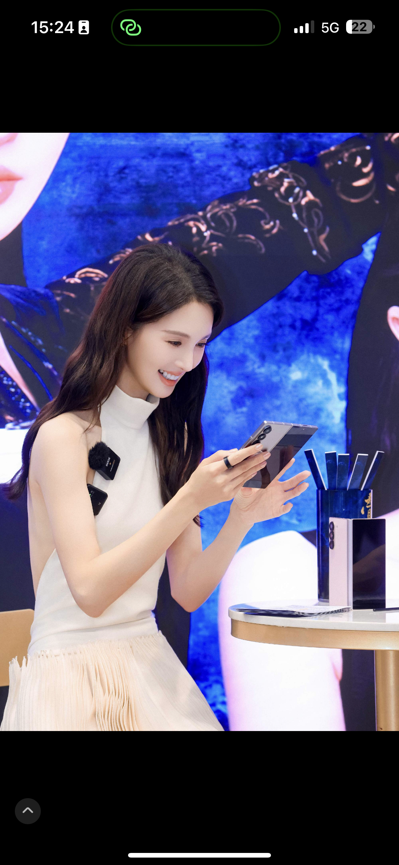 曝金晨交通事故监控截图 看来金晨对交通规则是一点都不懂啊，综艺节目中还逆行过 