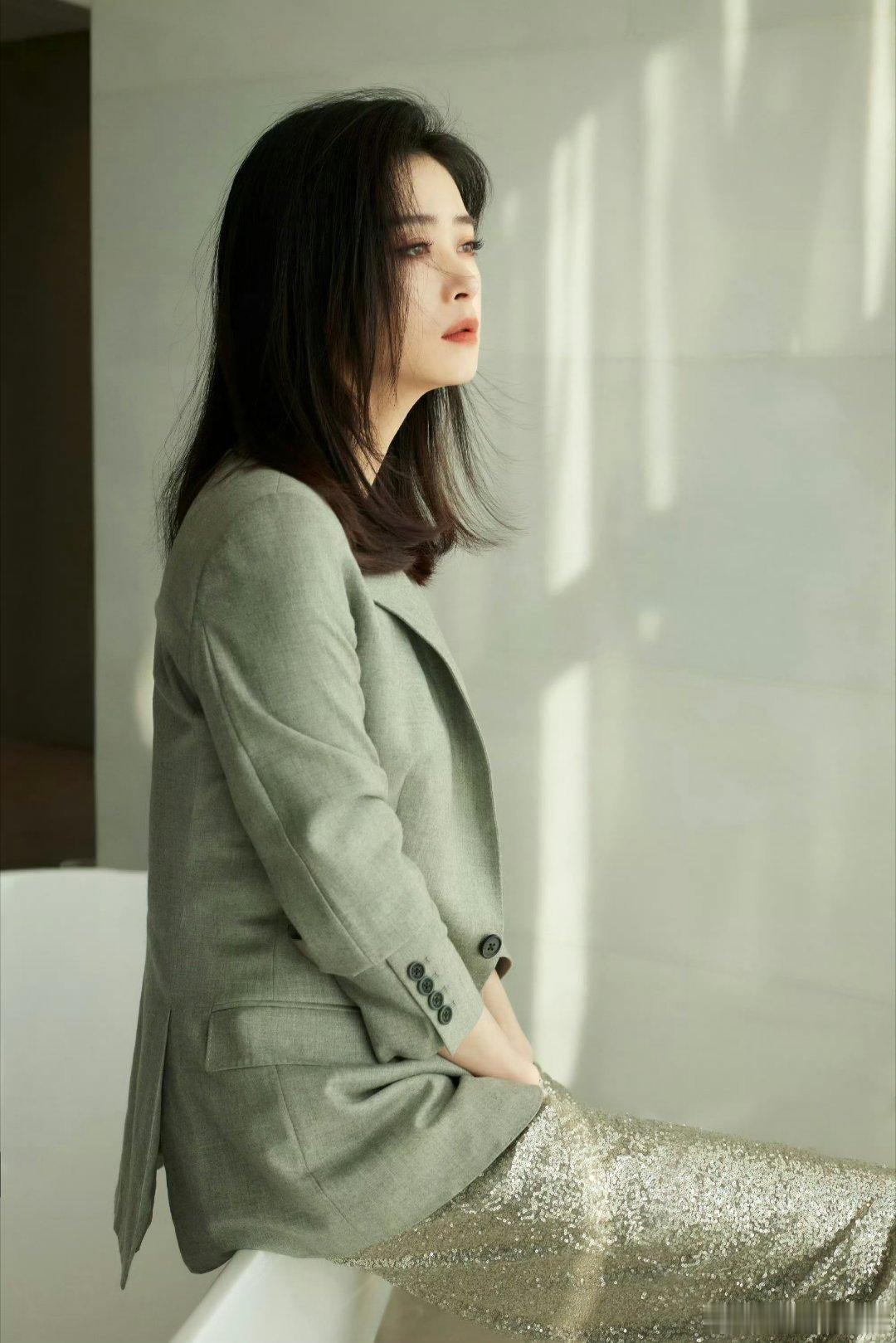 蒋欣这也太美了这姑姑看着比侄子年轻多了[嘻嘻]华妃娘娘的美貌还是太权威了 ​​​