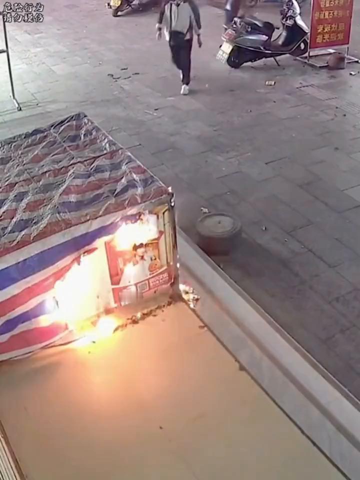 监控下一幕。
岁月在重说。