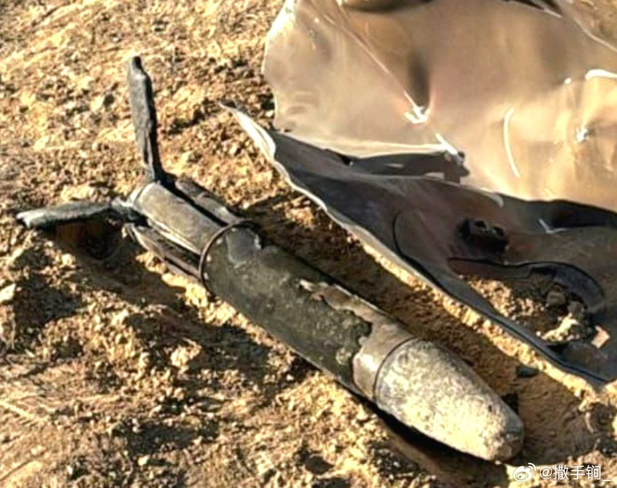 在以色列发现的伊朗弹道导弹的子弹药，没爆炸，状态完整：美国以色列对伊朗发动打击