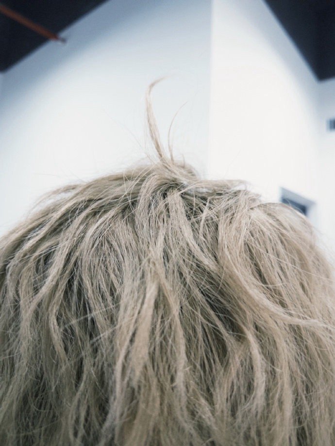 #刘忻黑化了##刘忻暗黑哥特风# 的《暗黑dance》舞台既蛊惑又有故事感，最后