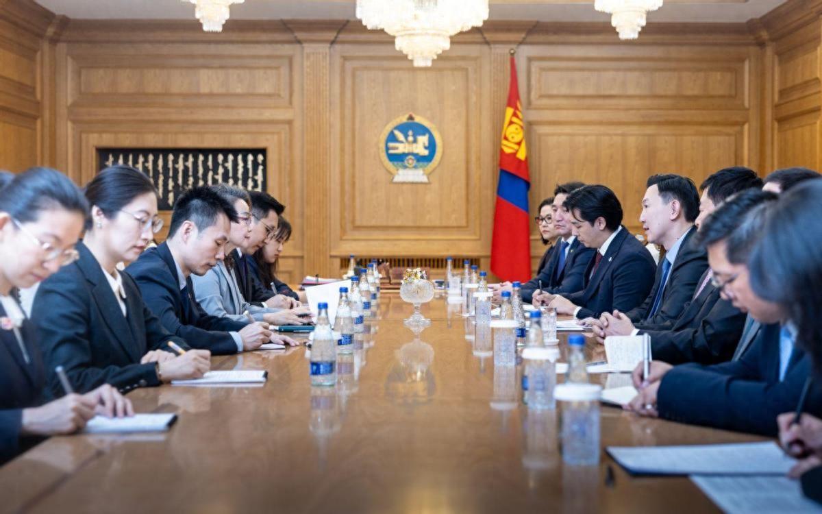 蒙古这回真是变了样！新总理一上台，曾经当着中国的面，把边境上几十年的老难题一股脑