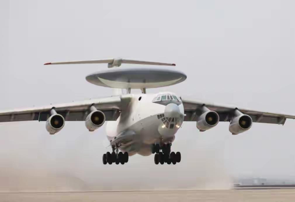 网上都在聊朝鲜预警机
有的说   朝鲜预警机是老古董机
也有说  朝鲜预警机是空