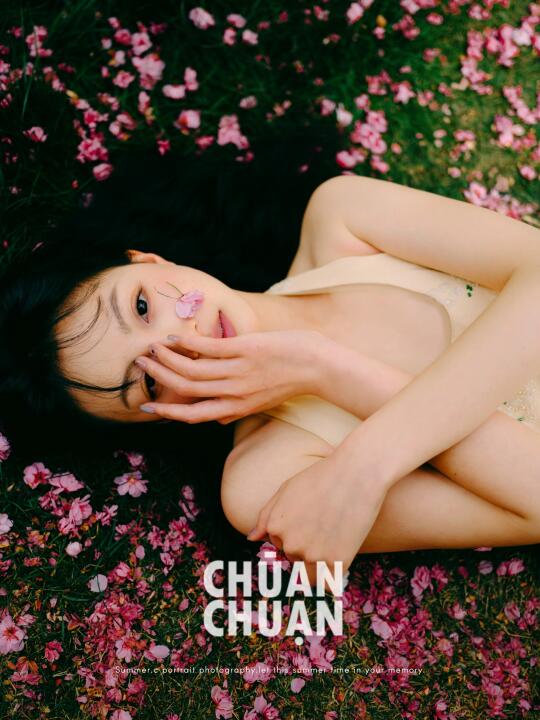 春天是她最爱的季节🌸