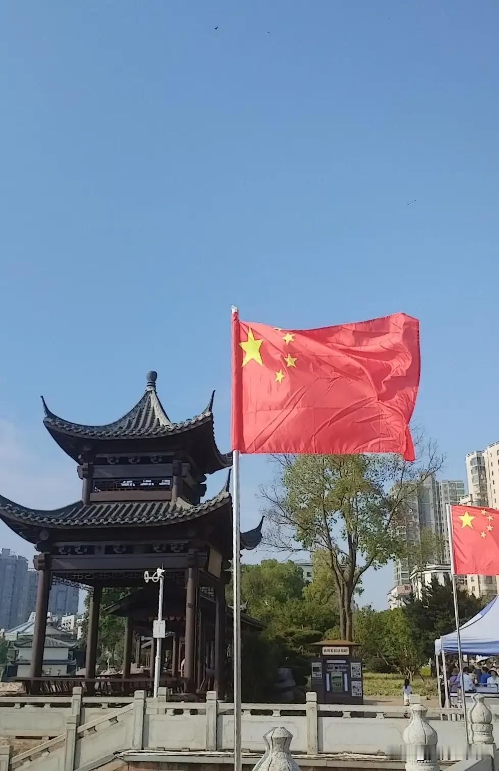 谁是地方书画界权威？
早几天，在王府酒楼喝酒时，酒桌上有人问，船山画院曝光度很高