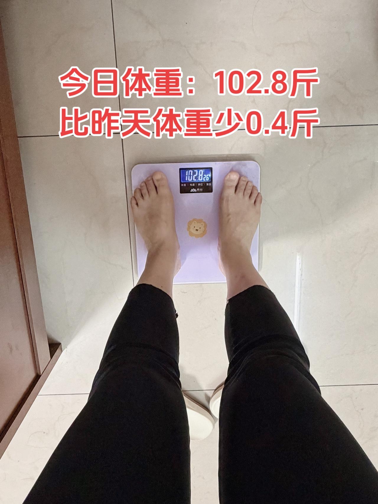 自律减脂健康餐，目标95斤，加油
今日减脂早餐：南瓜鸡蛋碗+黄瓜+牛奶
