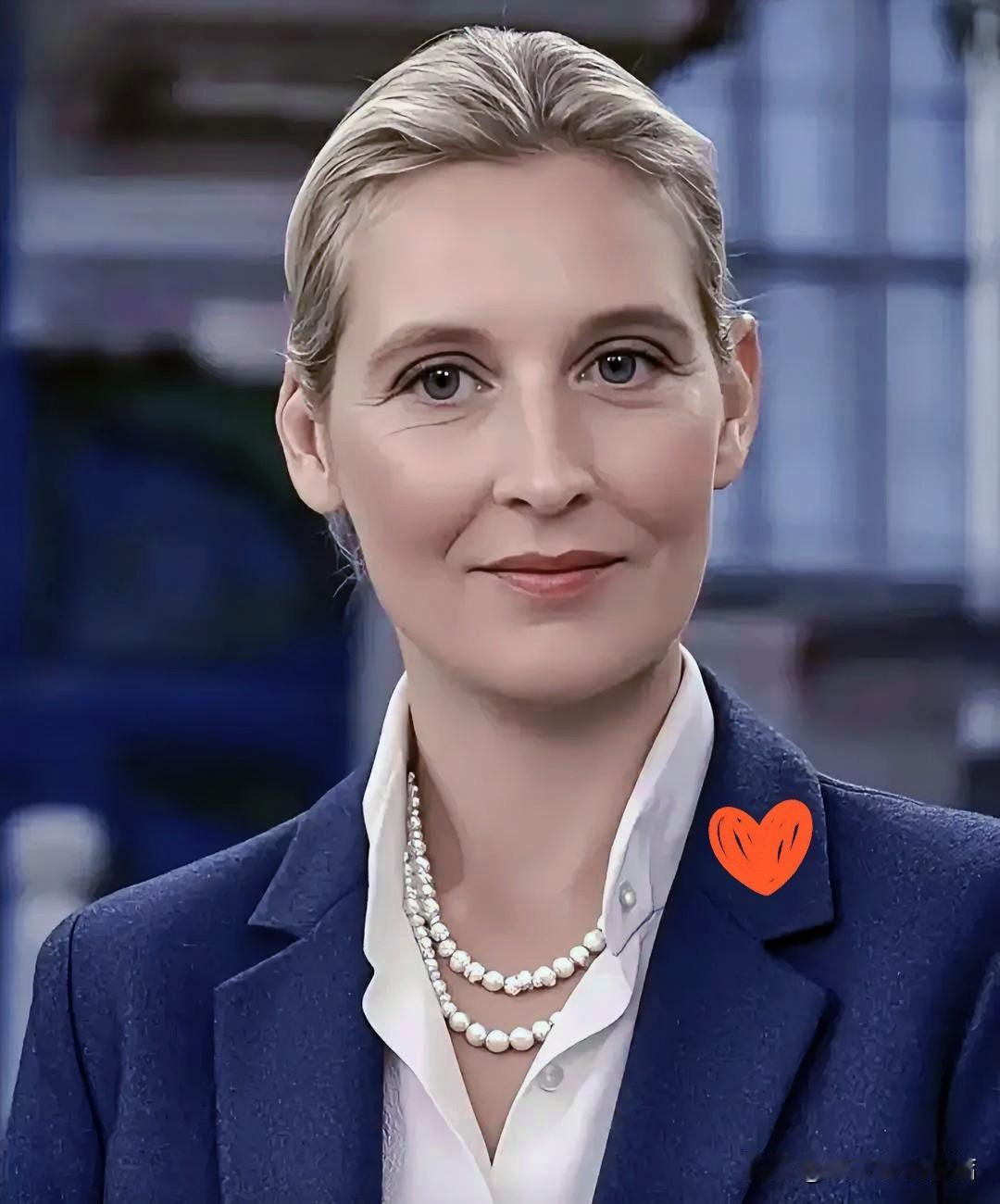 德国铁娘子魏德尔发出警告：千万不要把中国和俄罗斯混为一谈。她指出，中国是一个自信