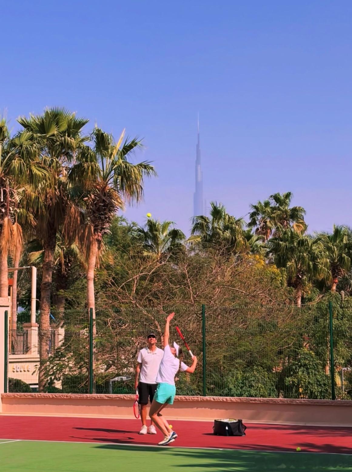 莱巴金娜！在迪拜家里那边训练ing！来自Lena自己经纪公司发的图，看起来身体恢