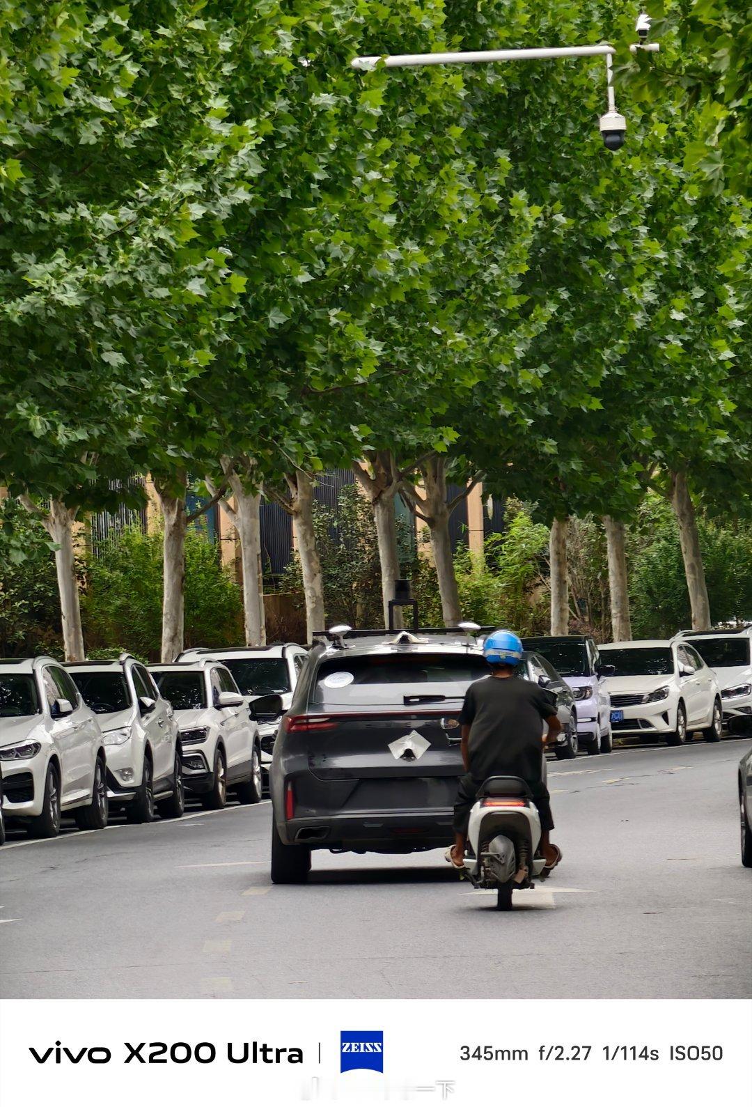 看到一辆头顶雷达的奇瑞星途凌云测试车[柯基] ​​​