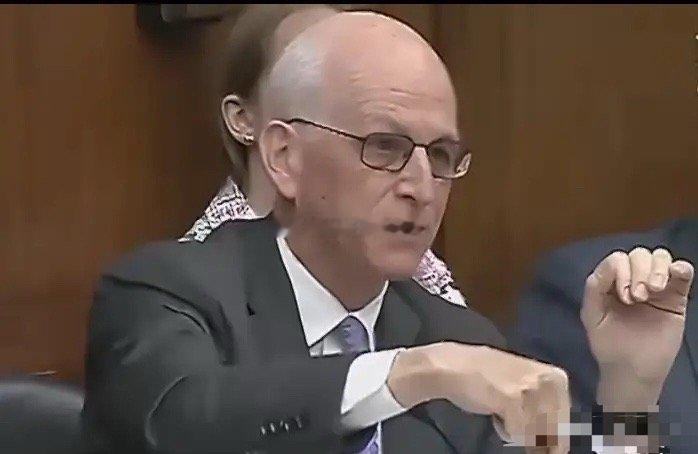 赫格塞斯:“他们的核设施已被摧毁。”史密斯:“你刚才说，我们必须发动这场战争，因