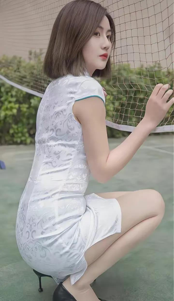 中短发美女，旗袍美女，长发旗袍美女，腿部纹身美女