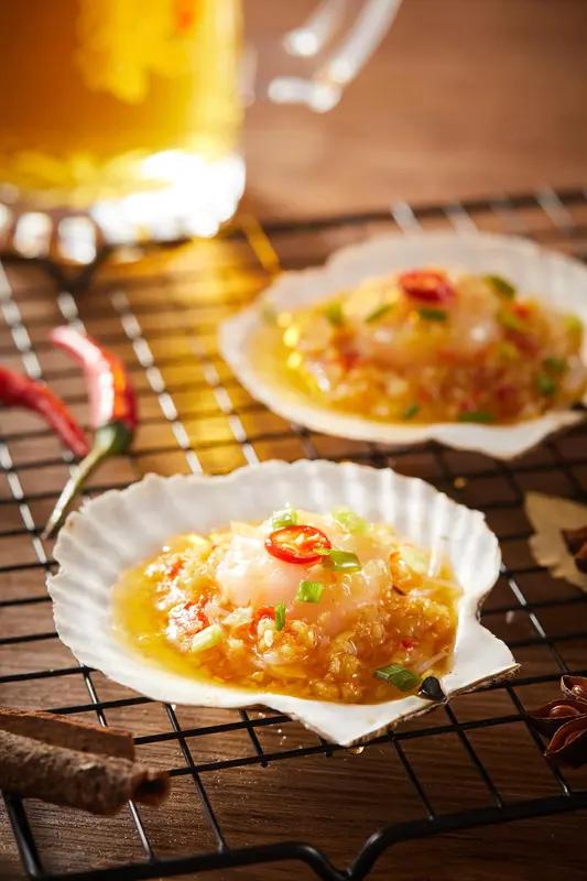 15元6个的蒜蓉粉丝烤扇贝竟是4分钱壳配3毛钱肉，你吃的蒜蓉粉丝扇贝可能是“组装