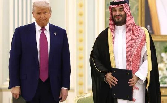 据《纽约时报》报道，沙特王储穆罕默德·本·萨勒曼建议唐纳德·特朗普“继续严厉打击