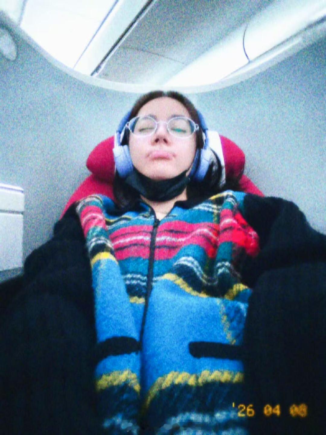 迪丽热巴素颜放空时刻迪丽热巴素颜放空ccd 迪丽热巴素颜放空时刻 