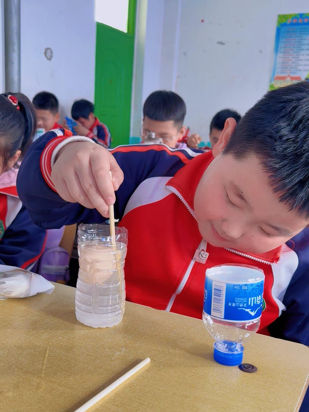 小小科学家，探索水的奥秘！🔬💡