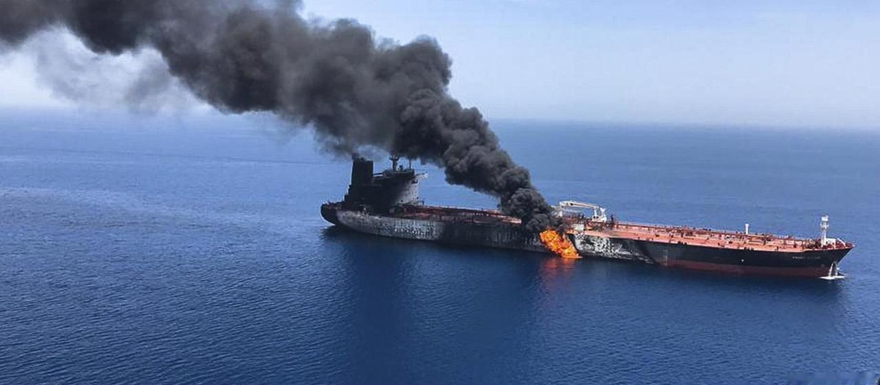 据英国媒体英国海上贸易行动办公室报道，阿曼海岸附近这起袭船事件，看上去只是“一艘