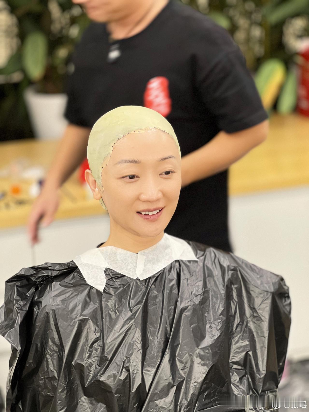 全程一动不敢动的两小时，张瑶用一次倒膜把抓特务剧组对角色的较真拍进了镜头里

电