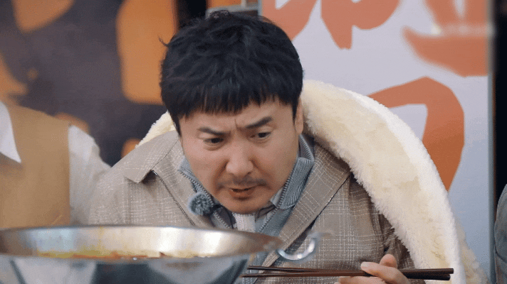 沈腾大馋老子一饭封神 张嘉裕大厨那碗徐福烩饭大概已经成了腾哥今天最满意的收获。 