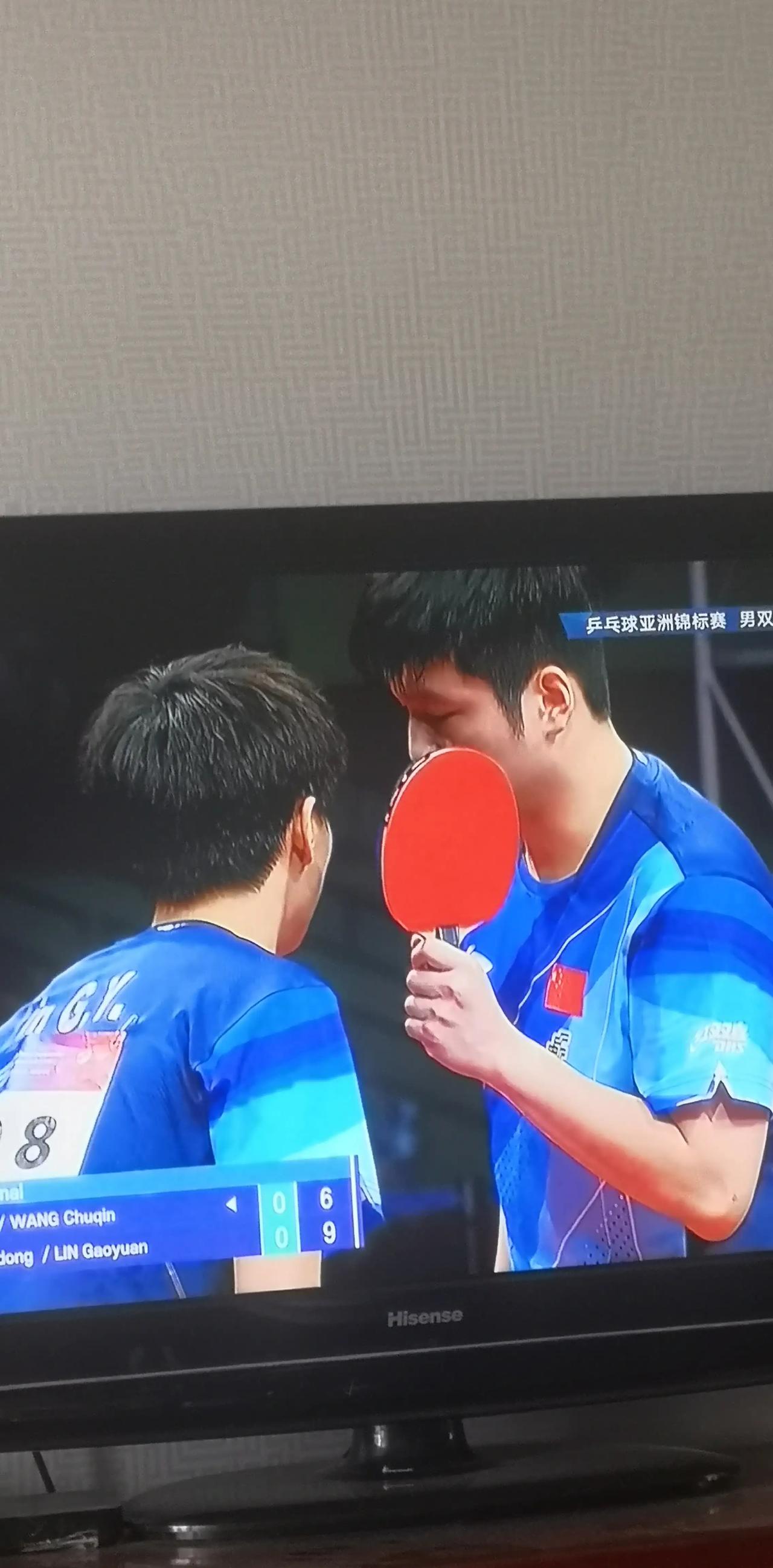 “胖远”组合3：2险胜“龙头”组合，夺得亚锦赛男子双打金牌，这是林高远拿到的第二