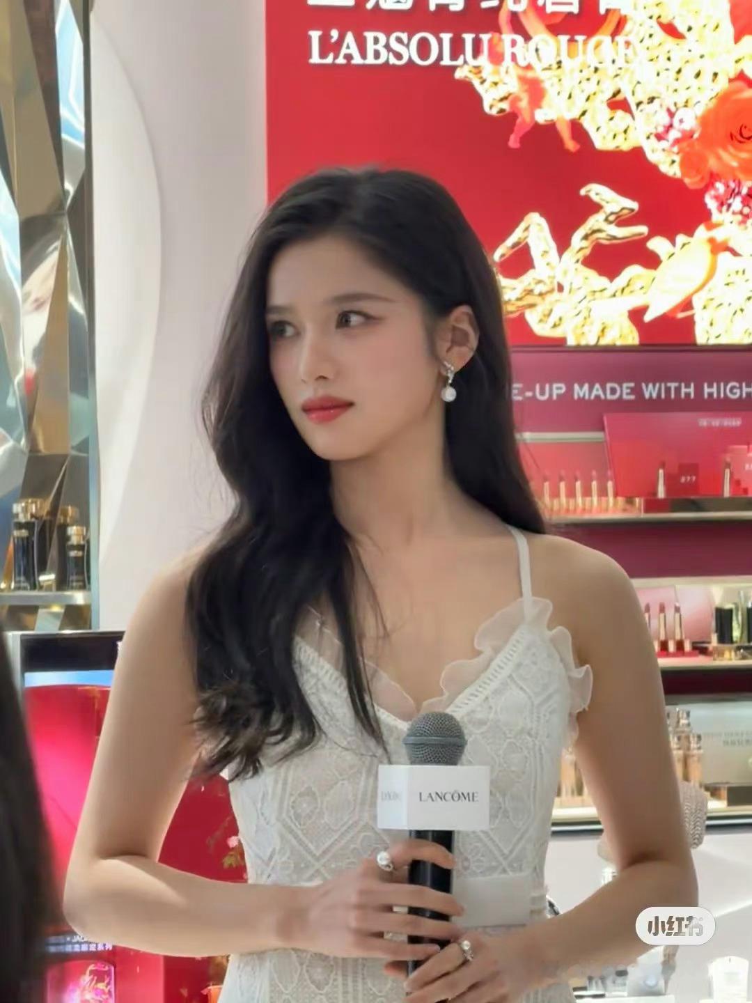 又被#张婧仪生图#美到了 ​​​