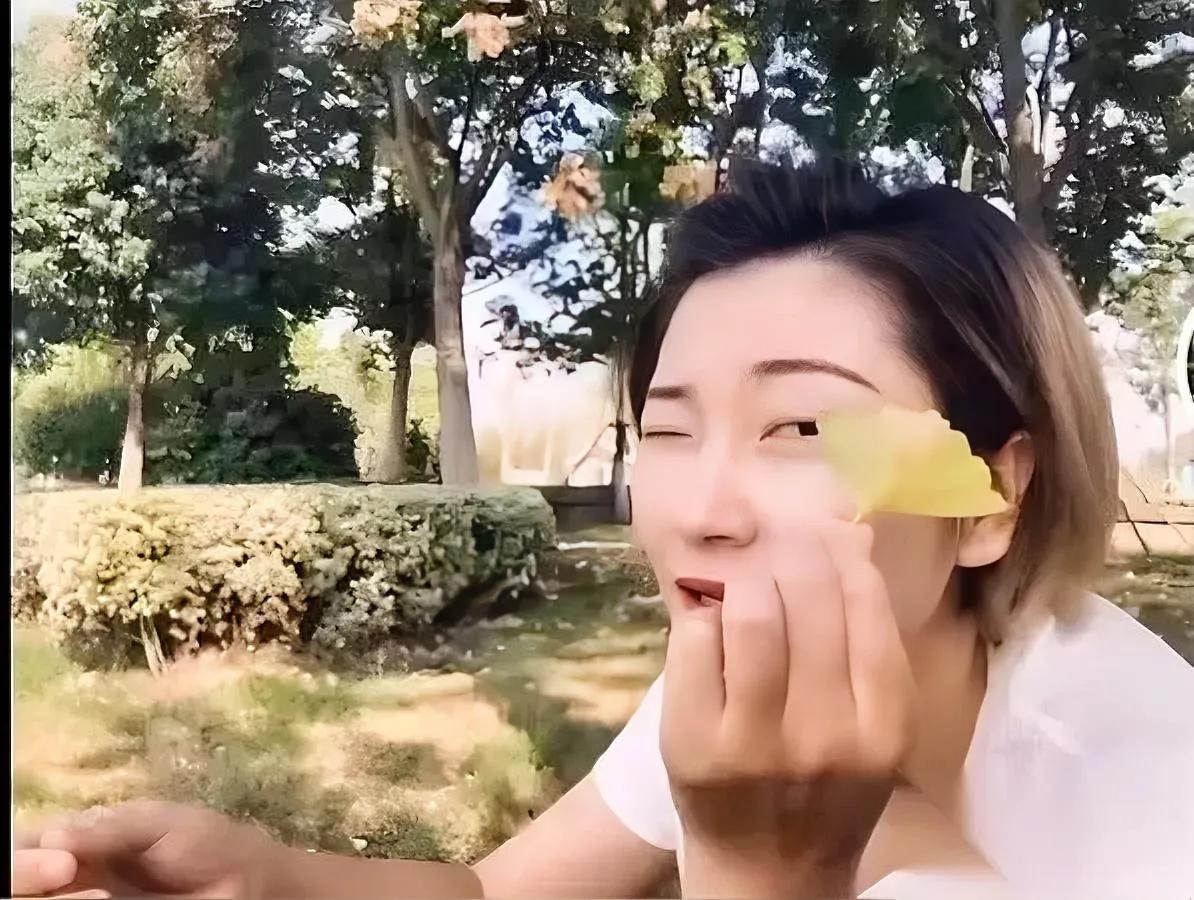 王暖暖解约

竟闹到这步

换别的打工人估计早就认栽掏违约金息事宁人了，毕竟大多