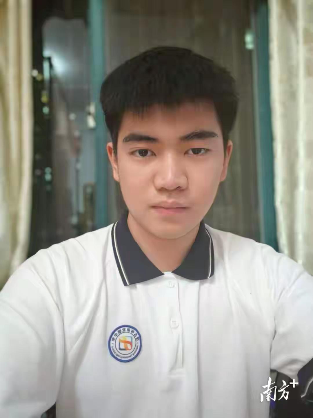 “读书就要报国！”广东，一男生高考查分后发现自己考了高分，而在班主任眼中，这是一